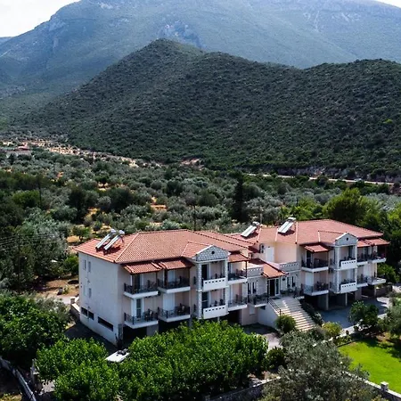 Manto Aparthotel Tirós