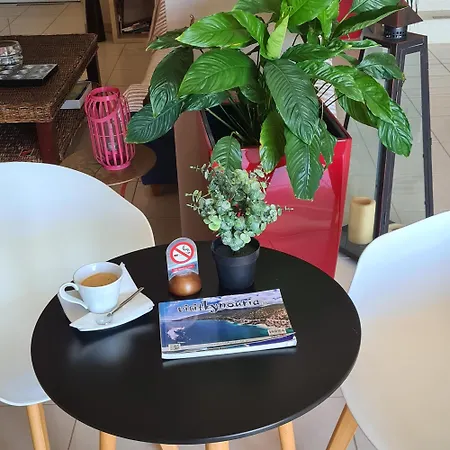 Aparthotel Manto Tirós