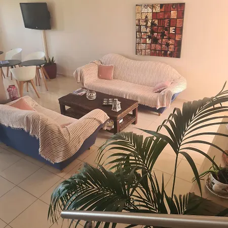 Manto Aparthotel Tirós