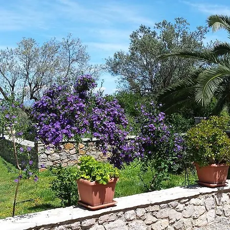 Manto Aparthotel Tiros