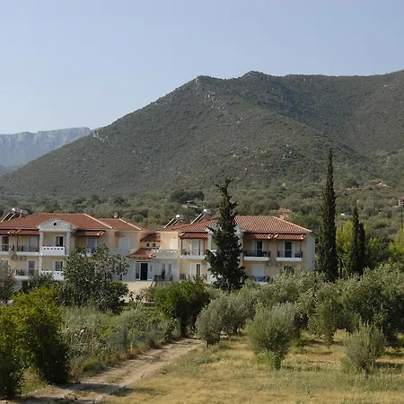 Manto Aparthotel 2*