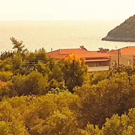 Manto Aparthotel Tirós