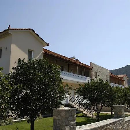 Apartahotel Manto Tirós