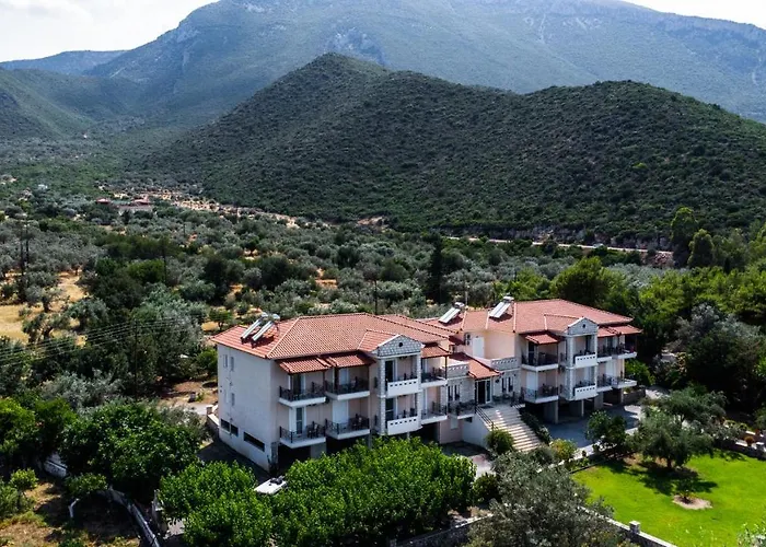 Manto Aparthotel Tirós