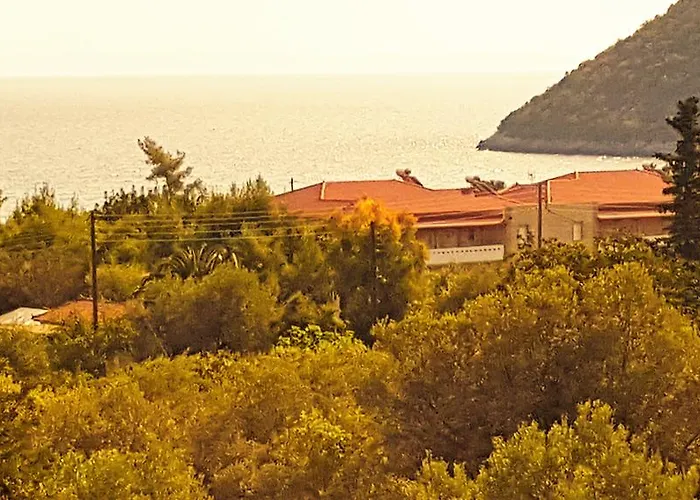 Manto Aparthotel Tirós